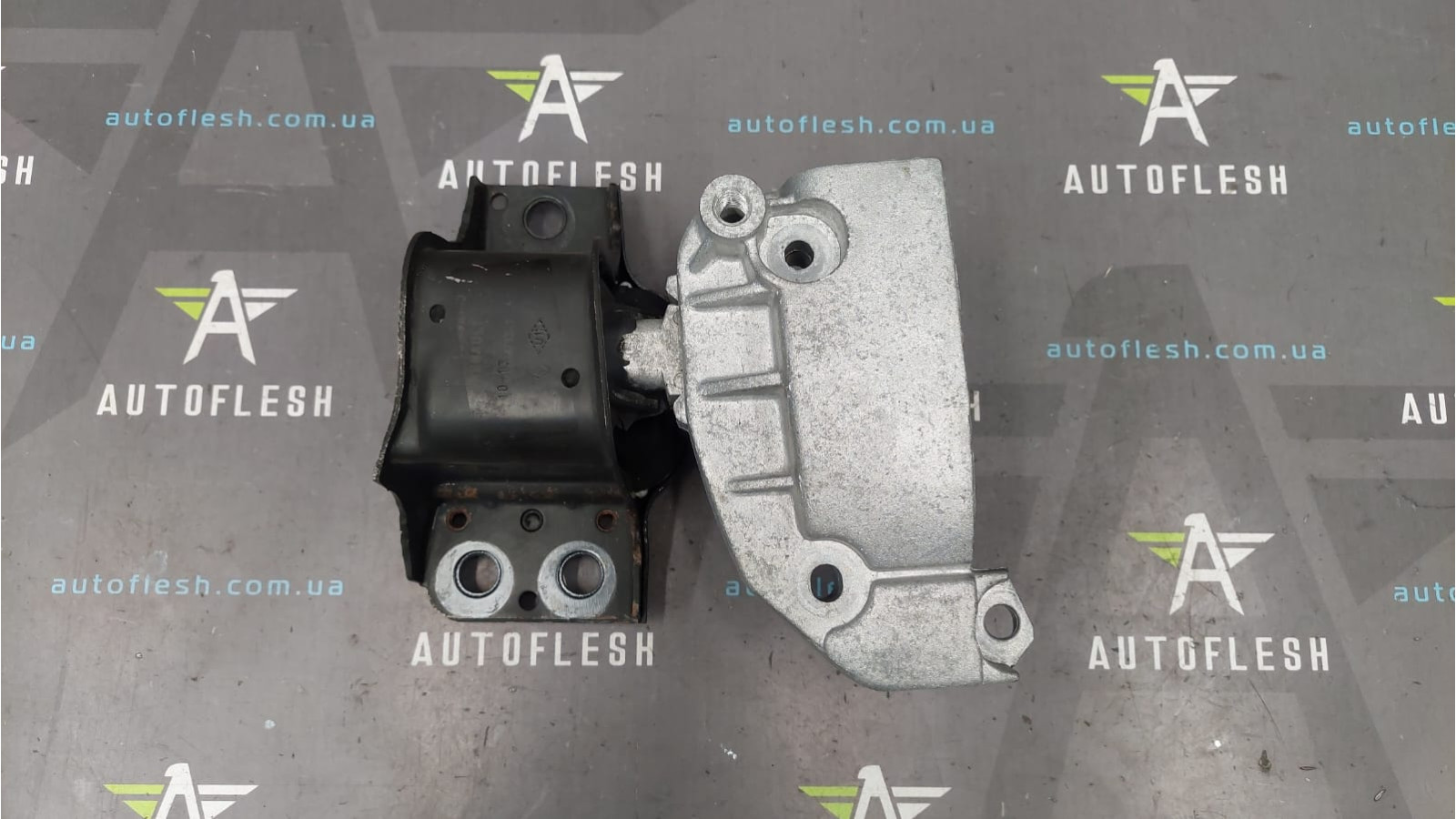 Подушка двигателя правая 8200014931, 8200042452 Renault Kangoo 2 Megane 2 Scenic 2 бу Подушка двигателя правая 8200014931, 8200042452 Renault Kangoo 2 Megane 2 Scenic 2 бу